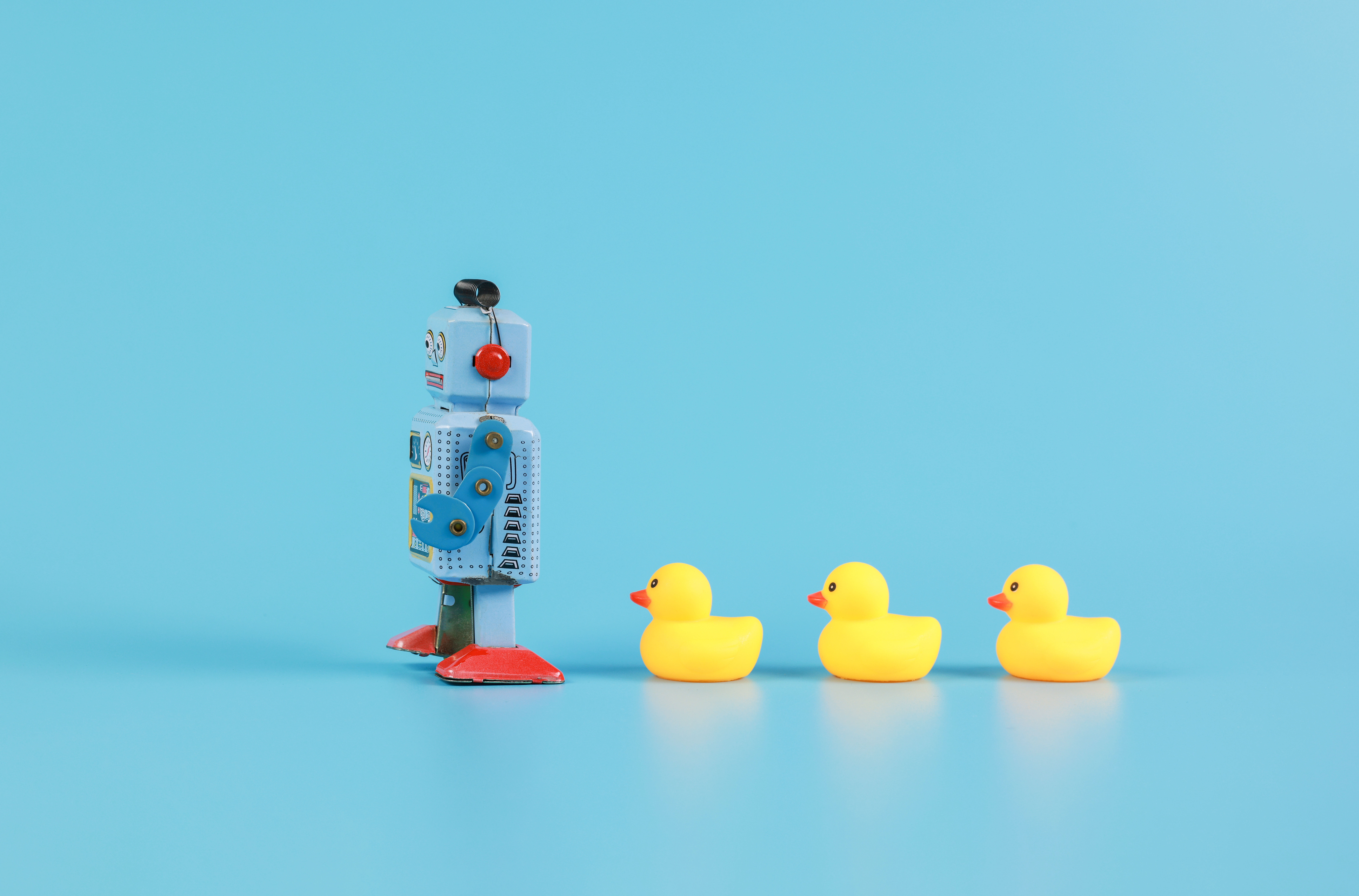 vintage retro robot and Yellow Rubber Bath Ducks, leadership concept.